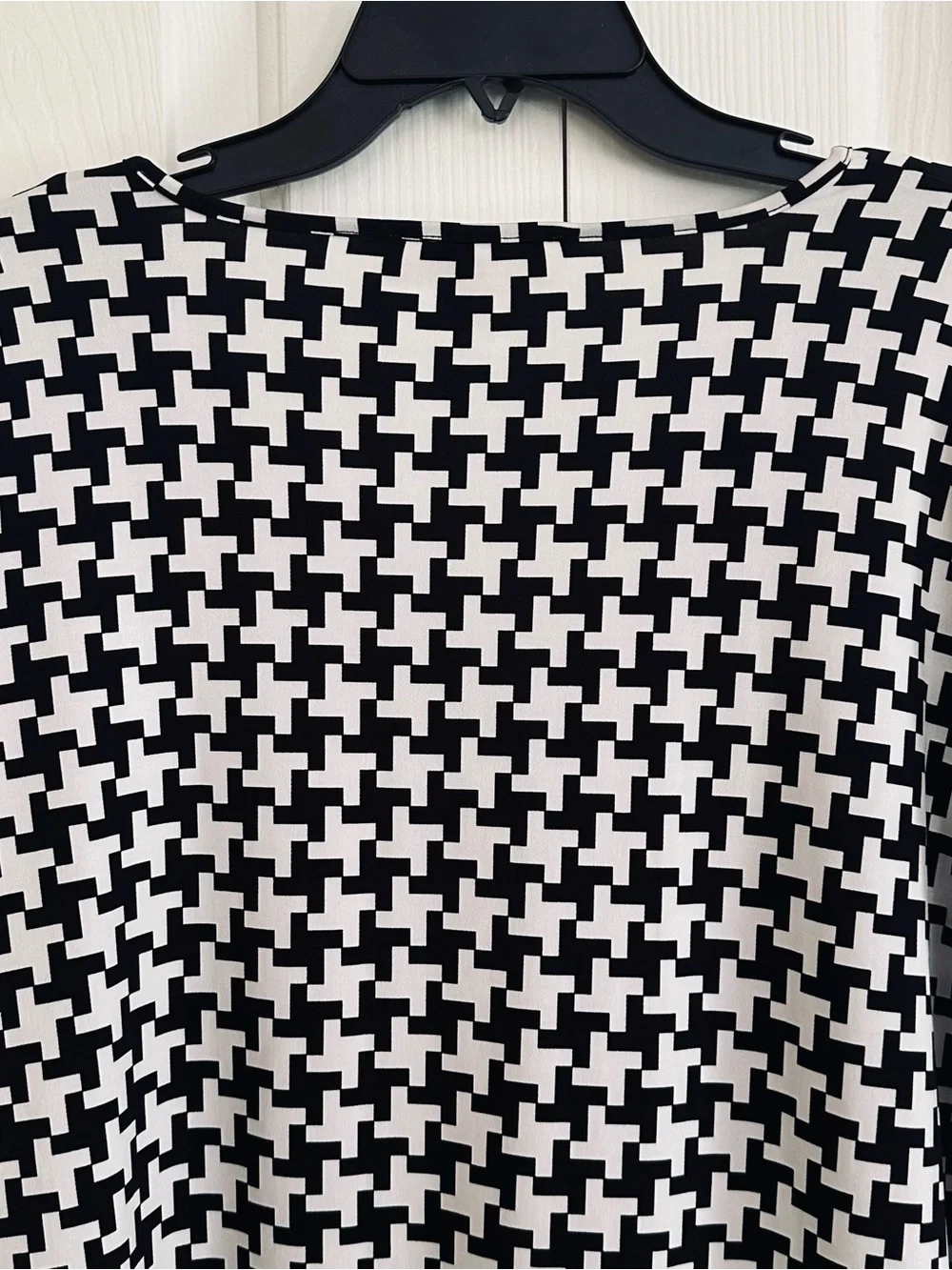 Michael Kors Top Blouse Black White Long Slit Sleeves Geometric Print Size XL